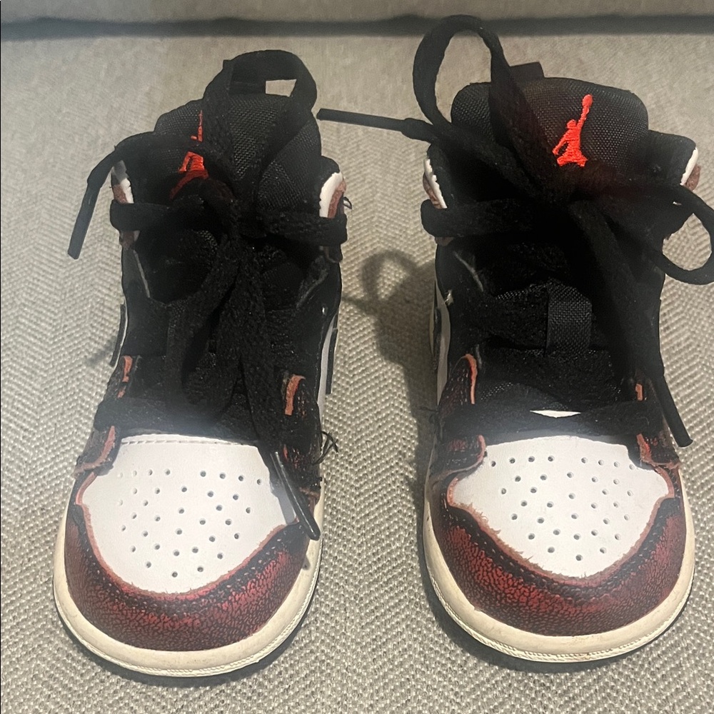 Nike Jordan Kids' Black and White Sneakers with Red Accents size 4C / Toddler - Picture 2 of 8